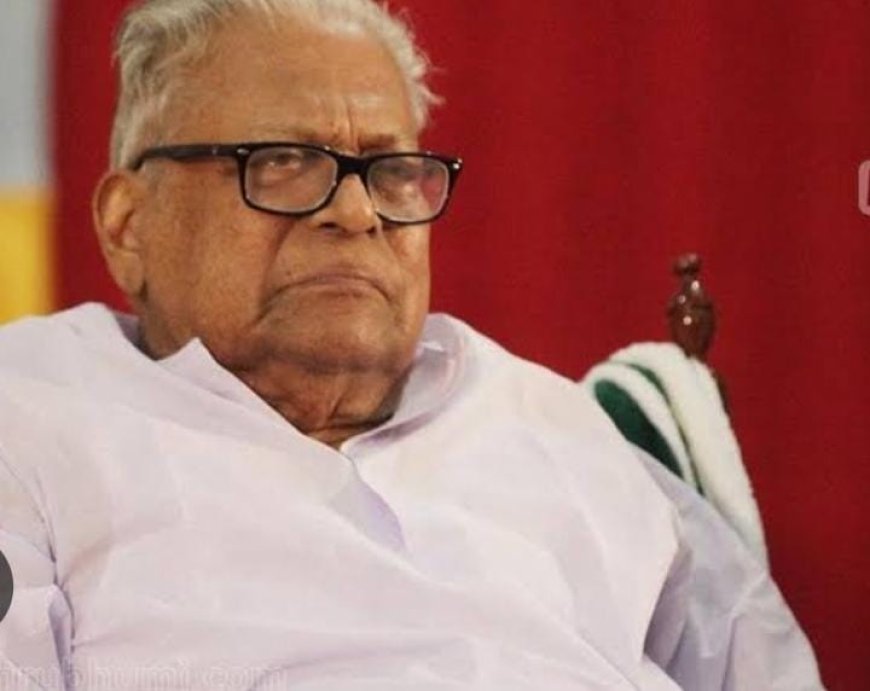 വിഎസ് അച്യുതാനന്ദന്റെ ആരോഗ്യനില മാറ്റമില്ലാതെ തുടരുകയാണെന്ന് മെഡിക്കൽ ബുള്ളറ്റിൻ.  വിദഗ്‌ധ ഡോക്ടർമാരടങ്ങിയ മെഡിക്കൽ സംഘത്തിന്റെ പരിചരണത്തിൽ