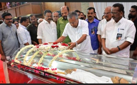 പ്രൊഫ. എം.കെ സാനു മാഷിന് അന്തിമോപചാരം അര്‍പ്പിച്ച് മുഖ്യമന്ത്രി