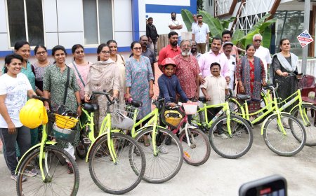 ഷീ സൈക്ലിങ് വനിതകൾക്കായുള്ള സൗജന്യ സൈക്കിൾ പരിശീലന പരിപാടി  അഡ്വ. വി.കെ.പ്രശാന്ത് എം.എൽ.എ ഉദ്‌ഘാടനം ചെയ്യുന്നു