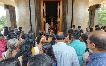 ചതയ നക്ഷത്ര ദിനങ്ങളില്‍ ശിവഗിരിയില്‍ തിരക്കേറുന്നു.