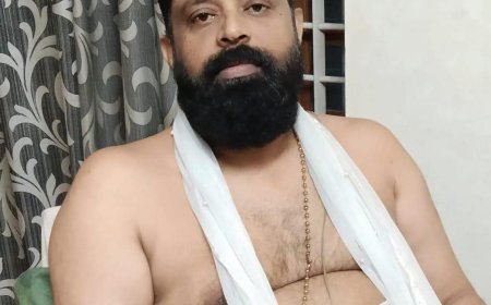 *എസ്. ഹരീഷ്  പോറ്റി  ശബരിമല  ഉൾകഴകം( കീഴ്ശാന്തി)*   പാറശാല ദേവസ്വം മേൽശാന്തി എസ് .ഹരീഷ് പോറ്റിയെ ശബരിമല ഉൾക്കഴകമായി (കീഴ്ശാന്തി)   തെരെഞ്ഞെടുത്തു. രാവിലെ  ഉഷ  പൂജയ്ക്ക് ശേഷം സന്നിധാനത്ത്  നടന്ന നറുക്കെടുപ്പിലാണ് എസ്. ഹരീഷ് പോറ്റിയെ ശബരിമല  ഉൾകഴകമായി തെരഞ്ഞെടുത്തത്.  പുനലൂർ  സ്വദേശി  ദീക്ഷിത്  എന്ന  ആൺകുട്ടിയാണ്  നറുക്കെടുപ്പ്  നടത്തിയത്.