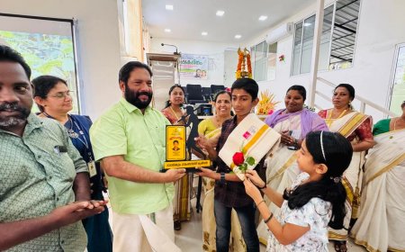 ചിങ്ങം ഒന്ന് കർഷക ദിനത്തോടനുബന്ധിച്ച് നാവായിക്കുളം കൃഷിഭവനും ഗ്രാമപഞ്ചായത്തും സംയുക്തമായി സംഘടിപ്പിച്ച കർഷക ദിനാചരണത്തിന്റെ ഉദ്ഘാടനവും വിവിധ മേഖലകളിലെ കർഷകർക്കുള്ള ആദരവും സി പി എം ജില്ലാ സെക്രട്ടറി അഡ്വ:വി. ജോയി എം എൽ എ നിർവഹിച്ചു.