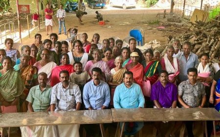 *ഓണപ്പുടവ വിതരണം