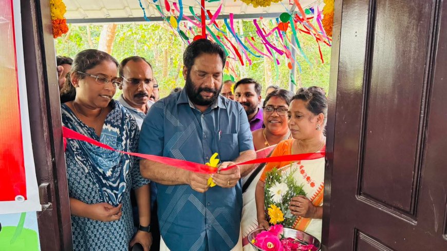 വർക്കല ബ്ലോക്ക് പഞ്ചായത്ത് 2024-25 വാർഷിക പദ്ധതിയിൽ ഉൾപ്പെടുത്തി 35 ലക്ഷം രൂപ ചെലവിൽ നിർമ്മാണം പൂർത്തീകരിച്ച ഇടവ ഗ്രാമപഞ്ചായത്തിലെ പാറയിൽ അംഗനവാടി കെട്ടിടം സിപിഎം ജില്ലാ സെക്രട്ടറി അഡ്വ:വി. ജോയി എം. എൽ. എ ഉദ്ഘാടനം ചെയ്തു.