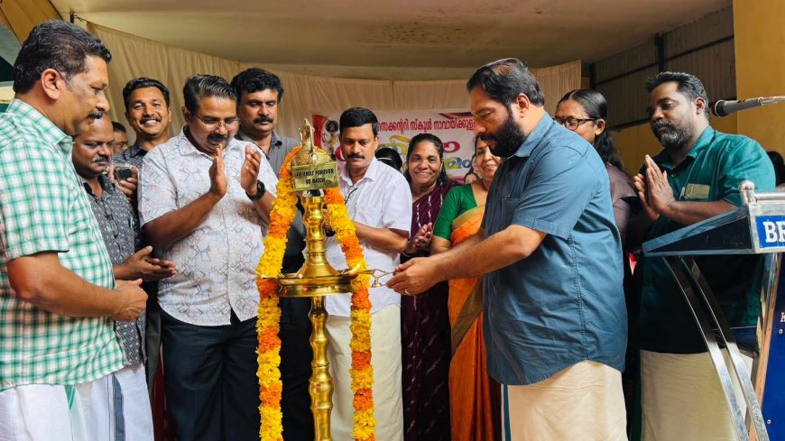 നാവായിക്കുളം ഗവ: ഹയർസെക്കൻഡറി സ്കൂളിൽ നടന്ന പ്രതിഭാ സംഗമം സിപിഎം ജില്ലാ സെക്രട്ടറി അഡ്വ:വി. ജോയി എം. എൽ. എ ഉദ്ഘാടനം ചെയ്യുന്നു.