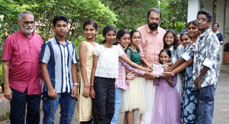 വയനാലഹരി' കുഞ്ഞുങ്ങളിൽ നിന്ന് ഏറ്റുവാങ്ങി മന്ത്രി വി ശിവൻകുട്ടി