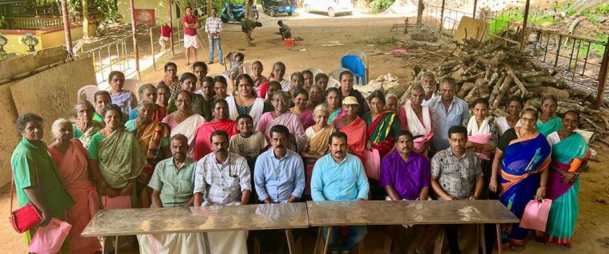 *ഓണപ്പുടവ വിതരണം