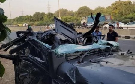 ഡൽഹി-ജയ്പൂ‌ർ ഹൈവേയിൽ അമിതവേഗതയിൽ വന്ന താർ കാർ ഡിവൈഡറിൽ ഇടിച്ചുകയറി അഞ്ച് പേർ മരിച്ചു