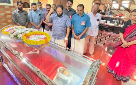 സഖാവ് ഇ എം എസിന്റെ മകൾ ഡോ: മാലതി ദാമോദരന് സിപിഎം ജില്ലാ സെക്രട്ടറി അഡ്വ: വി. ജോയി എം. എൽ.എ അന്ത്യോപചാരമർപ്പിക്കുന്നു