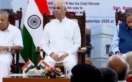 *മുഖ്യമന്ത്രി രാജ്ഭവനിൽ, : പ്രകാശനംചെയ്ത ലേഖനത്തോടുള്ള വിയോജിപ്പ് വേദിയിൽ അറിയിച്ചു