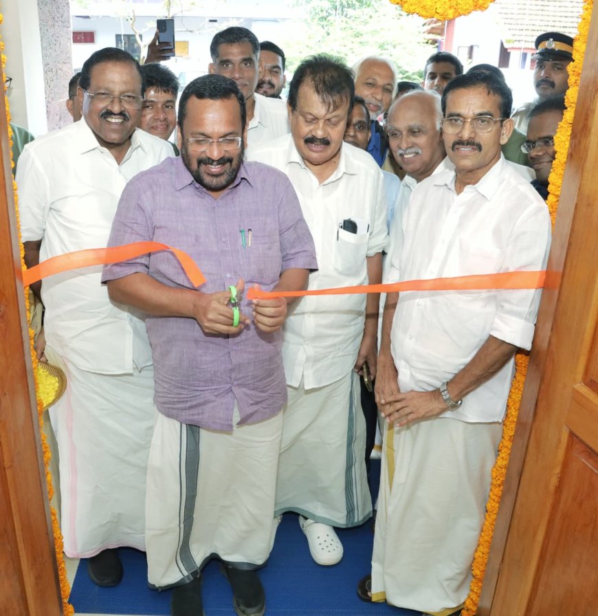 *കാസർഗോഡ് റവന്യൂ ഡിവിഷണൽ ഓഫീസിന്റെ പുതിയ കെട്ടിടം പുലിക്കുന്നിൽ റവന്യൂ വകുപ്പ് മന്ത്രി കെ രാജൻ ഉദ്ഘാടനം ചെയ്യുന്നു.