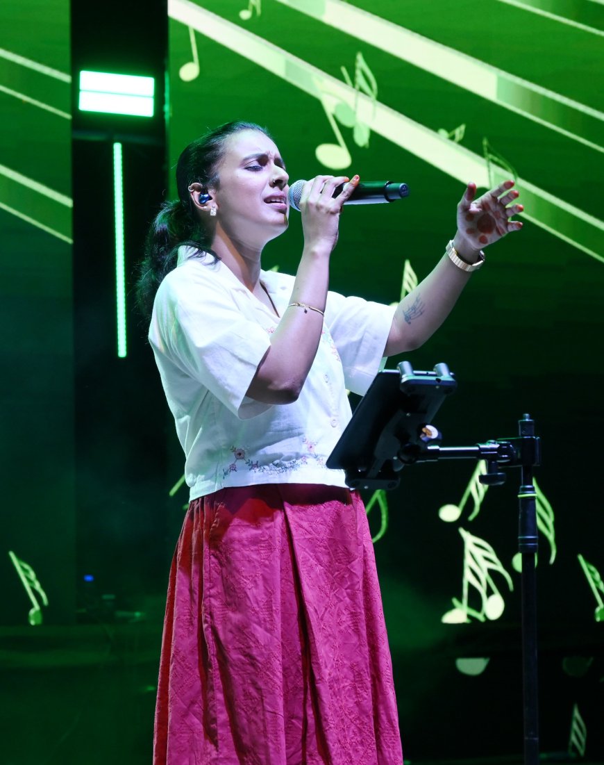 *നാടും നഗരവും ഒത്തുകൂടി, ആനന്ദലഹരിയിൽ ആറാടിച്ച് സിതാര*