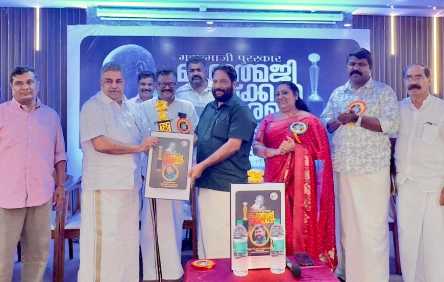 ഏറ്റവും മികച്ച എംഎൽഎക്കുള്ള പുരസ്കാരം വർക്കല എംഎൽഎ  അഡ്വ: വി.ജോയി ക്ക്‌..