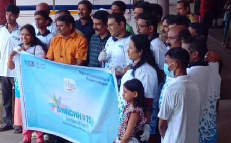 നെയ്യാറ്റിൻകരക്ക് അഭിമാനം: എസ്.ബി.ടി. ജീവനക്കാരും കെ.എസ്.ആർ.ടി.സി. ജീവനക്കാരും ചേർന്ന് ബസ് സ്റ്റാൻഡ് ശുചീകരിച്ചു