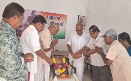 ഫോട്ടോ:ഗാന്ധി ജയന്തി ദിനത്തോടനുബന്ധിച്ച് വർക്കല ബ്ലോക്ക്‌ കോൺഗ്രസ്‌ കമ്മിറ്റി ഓഫീസിൽ ഗാന്ധിജിയുടെ ഛായ ചിത്രത്തിന് മുന്നിൽ വർക്കല ബ്ലോക്ക് കോൺഗ്രസ്‌ പ്രസിഡന്റ്‌ എം. എൻ. റോയിയുടെ നേതൃത്വത്തിൽ നടന്ന പുഷ്പാർച്ചന. കെ. രഘുനാഥൻ, കെ. സൂര്യപ്രകാശ്,രമണി, കൃഷ്ണകുമാർ, സുനിൽദത്ത് എന്നിവർ സമീപം.