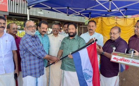 ഫോട്ടോ :കേരള സർക്കാർ നടപ്പിലാക്കിയ പ്രവാസി ക്ഷേമനിധിയിലേക്ക് കേന്ദ്രസർക്കാർ വിഹിതം അനുവദിക്കുക എന്ന ആവശ്യം ഉന്നയിച്ചുകൊണ്ട് കേരള പ്രവാസി സംഘം ഒക്ടോബർ 7,8 തീയതികളിൽ രാജ്ഭവന് മുന്നിൽ നടത്തുന്ന രാപ്പകൽ സമരത്തിന് മുന്നോടിയായി വെഞ്ഞാറമൂട്ടിൽ നിന്നും ആരംഭിച്ച തിരുവനന്തപുരം ജില്ല വാഹന പ്രചരണ ജാഥ സിപിഎം ജില്ലാ സെക്രട്ടറി   അഡ്വ:വി. ജോയി എം. എൽ. എ   ഉദ്ഘാടനം  ചെയ്യുന്നു.