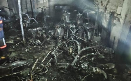 പത്തനംതിട്ടയില്‍ ഇരുചക്ര വാഹന ഷോറൂമില്‍ തീപ്പിടുത്തം; 25 ഓളം വാഹനങ്ങള്‍ കത്തി നശിച്ചു*