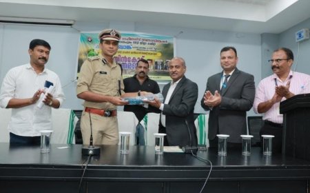 കേരള പോലീസ് ഓഫീസേഴ്സ് അസോസിയേഷൻ തിരുവനന്തപുരം സിറ്റി ജില്ല കമ്മിറ്റിയുടെ നേതൃത്വത്തിൽ റെയിൻ കോട്ടുകൾ വിതരണം ചെയ്തു.