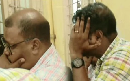 *കെട്ടിടത്തിന്റെ ഉടമസ്ഥാവകാശം മാറ്റണമെങ്കിൽ 7000 രൂപ വേണം; കൊച്ചി കോർപറേഷനിൽ കൈക്കൂലി വാങ്ങുന്നതിനിടെ വിജിലൻസിന്റെ പിടിയിലായി ഉദ്യോ​ഗസ്ഥർ*