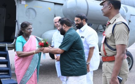 വർക്കല ശിവഗിരിയിലെ ശ്രീ നാരായണ ഗുരുദേവൻ്റെ മഹാപരിനിർവ്വാണ ശതാബ്ദിയുടെ ആഗോള തല പരിപാടികളുടെ ഉദ്ഘാടനത്തിന് എത്തിയ രാഷ്ട്രപതി ദ്രൗപതി മുർമുവിനെ ഗവർണർ രാജേന്ദ്ര ആർലേക്കർ, മന്ത്രി വി.എൻ വാസവൻ, വി. ജോയി എം എൽ എ എന്നിവർ ചേർന്ന് സ്വീകരിക്കുന്നു