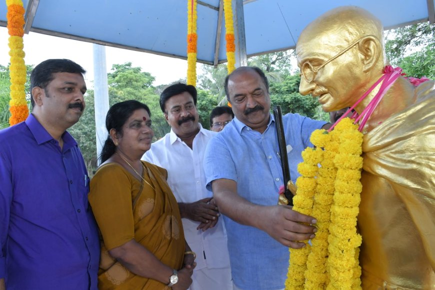 *മഹാത്മാഗാന്ധി എല്ലാ വിഭാഗം ജനങ്ങളുടെയും പങ്കാളിത്തം സ്വാതന്ത്ര്യസമരത്തിൽ ഉറപ്പാക്കിയ സത്യാന്വേഷി: മന്ത്രി ജെ.ചിഞ്ചു റാണി*