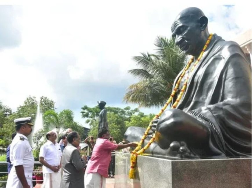 ഗാന്ധി ജയന്തി: മഹാത്മാഗാന്ധിയുടെ പ്രതിമയിൽ നിയമസഭാ ഡെപ്യൂട്ടി സ്പീക്കർ പുഷ്പാർച്ചന നടത്തി