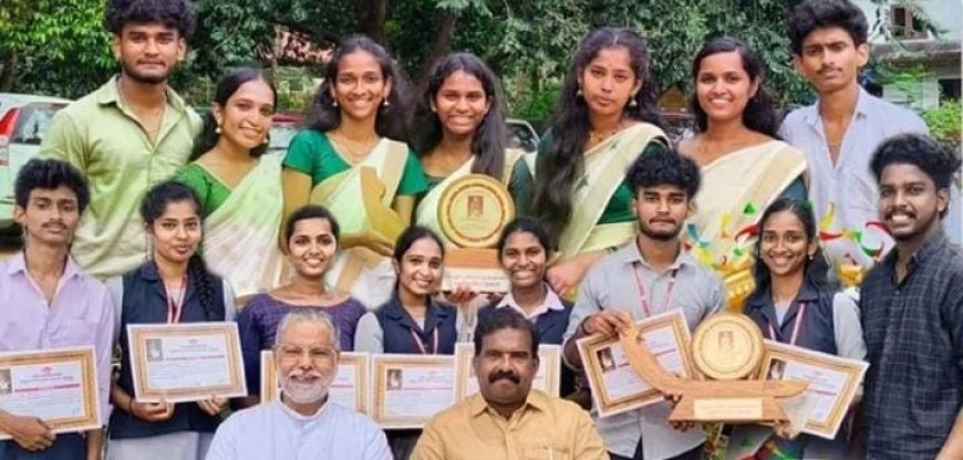 രാമപുരം മാർ ആഗസ്തീനോസ് കോളേജ് വിദ്യാർത്ഥികൾക്ക് വഞ്ചിപ്പാട്ട് മത്സരത്തിൽ ഒന്നാം സ്ഥാനം