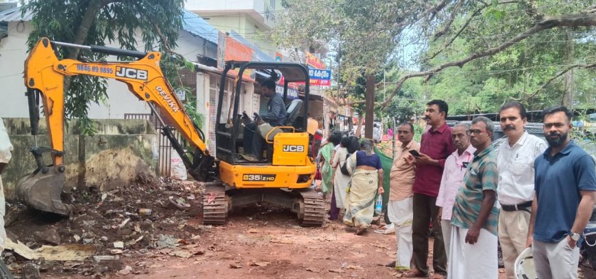 വർക്കല ശിവഗിരി റെയിൽവേ വെൽഫെയർ അസോസിയേഷൻ പ്രവർത്തകർ യാത്രസൗകര്യം ഒരുക്കി.