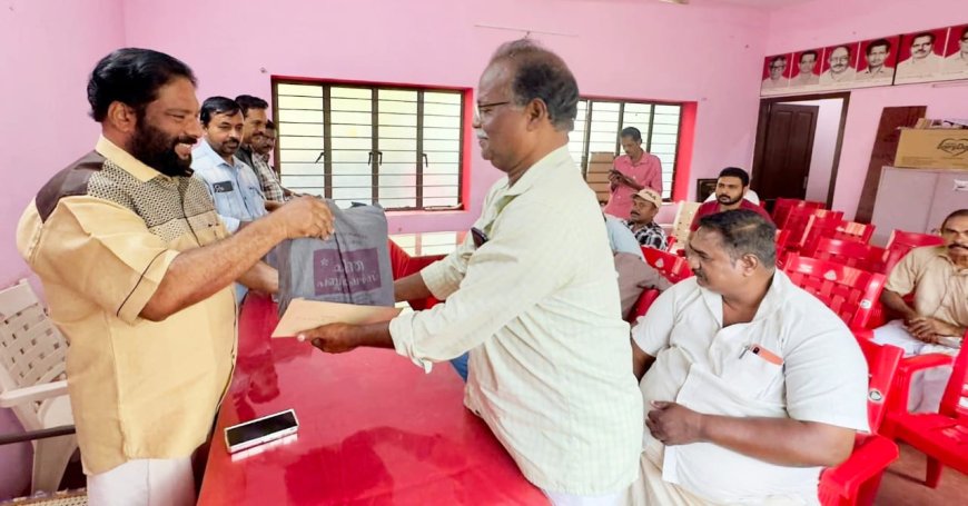 പുസ്തകം വിതരണം ചെയ്തു