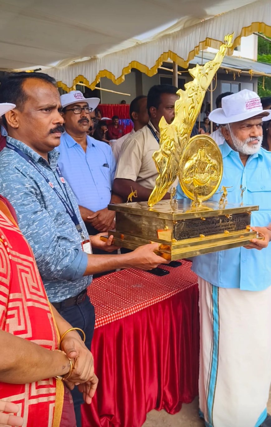 കായിക മാമങ്കത്തിന് തിരശ്ശീല വീണു: ഓവറോള്‍ ചാമ്പ്യൻഷിപ്പ് കപ്പ് തിരുവനന്തപുരത്തിന് സമ്മാനിച്ചു