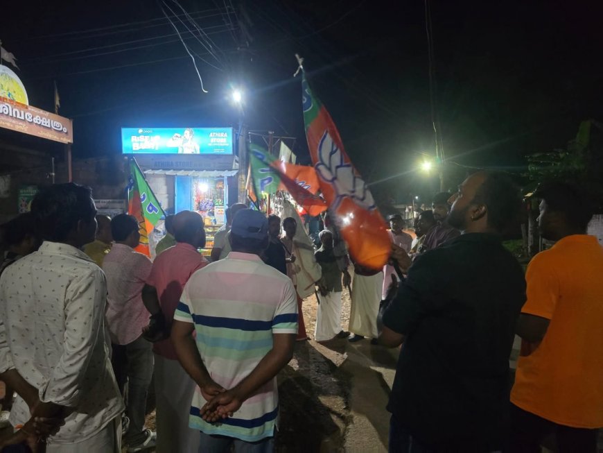 കോലം കത്തിച്ചു പ്രതിഷേധിച്ചു