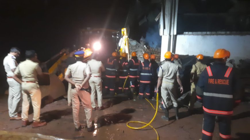 അനന്തപുരം* ഇൻഡസ്ട്രിയൽ എസ്റ്റേറ്റിലെ ഒരു പ്ലൈവുഡ് ഫാക്ടറിയിലെ ഡെക്കോർ പാനൽ യൂണിറ്റിൽ ഇന്ന് ബോയിലർ സ്ഫോടനമുണ്ടായി. സംഭവത്തിൽ ഒരാൾ മരണപ്പെട്ടു.