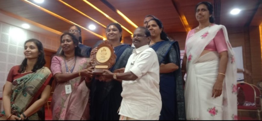 തിരുവനന്തപുരം ജില്ലാ പഞ്ചായത്തിന്റെ അവാർഡുകൾ ഏറ്റുവാങ്ങി അധ്യാപകരും,പിടിഎയും!*