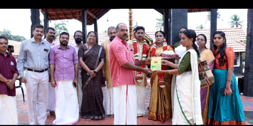 കേരള ന്യൂസ്‌ മീഡിയ വർക്കല റിപ്പോട്ടർ വി. ശ്രീനാഥ കുറുപ്പിന്റെ  വിവാഹ സമ്മാനമായി ഗ്രന്ഥശാലയ്ക്ക് പുസ്തകസംഭാവന*