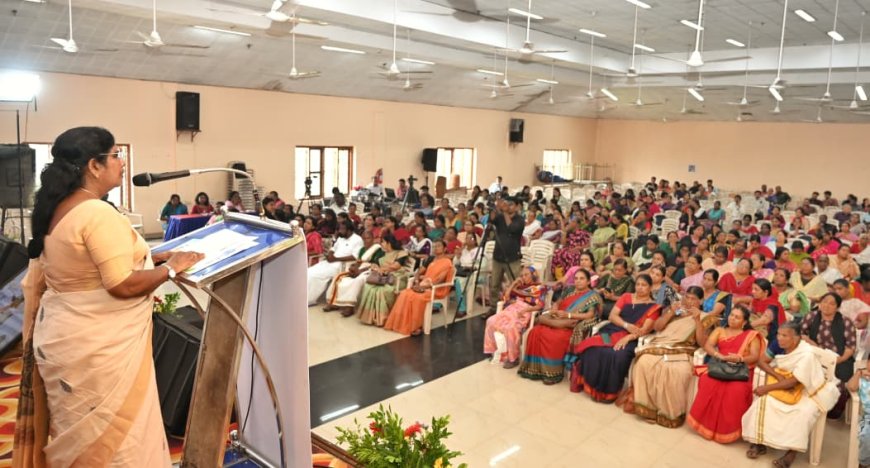 നെടുമങ്ങാട് ടൗൺ ഹാളിൽ പോർട്ടബിൾ എബിസി സെന്ററിന്റെ ഉദ്ഘാടനം മന്ത്രി ജെ.ചിഞ്ചു റാണി നിർവഹിക്കുന്നു.