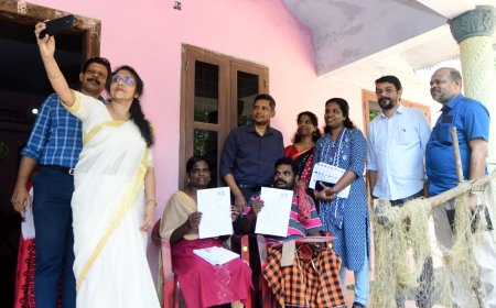 എസ് ഐ ആർ: സംസ്ഥാനത്തെ ആദ്യ പൂരിപ്പിച്ച എന്യുമറേഷൻ ഫോം സ്വീകരിച്ചു*