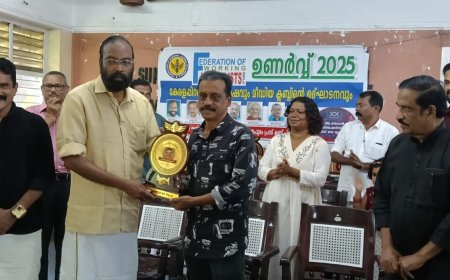 സുനിൽദത്ത് സുകുമാരനെ ആദരിച്ചു.