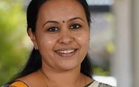 *മതിയായ ചികിത്സ ലഭിച്ചില്ലെന്ന പരാതി: മന്ത്രി റിപ്പോര്‍ട്ട് തേടി*  തിരുവനന്തപുരം മെഡിക്കല്‍ കോളേജില്‍ മതിയായ ചികിത്സ ലഭിക്കാതെ രോഗി മരിച്ചെന്ന ബന്ധുക്കളുടെ പരാതിയില്‍ അടിയന്തരമായി അന്വേഷിച്ച് റിപ്പോര്‍ട്ട് സമര്‍പ്പിക്കാന്‍ ആരോഗ്യ വകുപ്പ് മന്ത്രി വീണാ ജോര്‍ജ് മെഡിക്കല്‍ വിദ്യാഭ്യാസ വകുപ്പ് ഡയറക്ടര്‍ക്ക് നിര്‍ദേശം നല്‍കി.