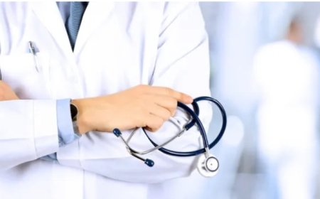 സർക്കാർ മെഡിക്കൽ കോളജുകളിലെ ഡോക്ടർമാർ നാളെ ഒപി ബഹിഷ്കരിച്ച് പൂർണമായി പണിമുടക്കും. അത്യാവശ്യ സേവനങ്ങൾ ഒഴികെ മറ്റെല്ലാം പ്രവർത്തനങ്ങളും സ്തംഭിക്കും