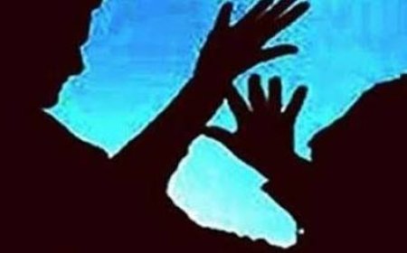 വിശ്രമ മുറിയിലേക്ക് പോയ പോലീസുകാരിക്ക് നേരെ പോലീസുകാരന്റെ അതിക്രമം; സ്ത്രീത്വത്തെ അപമാനിച്ചതിൽ കേസ്, സംഭവം കൊല്ലത്ത്*