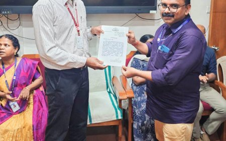 *ഫയൽ അദാലത്തിൽ 4155 ഫയലുകൾക്ക് തീർപ്പ് ; നഗരസഭ മുൻ ക്ലാർക്കിന് വകുപ്പ് മേധാവിയുടെ അഭിനന്ദനം*