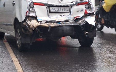 നിർത്തിയിട്ടിരുന്ന കാറിന് പിന്നിൽ സ്വകാര്യ ബസ്സിടിച്ച് സ്റ്റീഫൻ ജോർജ് എക്സ് എം എൽ എക്ക് പരിക്ക്.