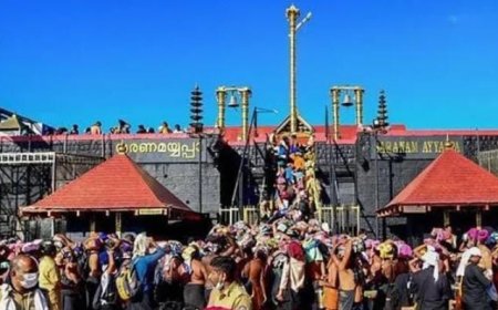 ശബരിമലയിൽ ഇനിമുതൽ കേരളീയ സദ്യ ഒരുങ്ങും. ശബരിമലയിൽ എത്തുന്ന അയ്യപ്പഭക്തന്മാർക്ക് കേരളീയ സദ്യ നൽകുമെന്ന് ദേവസ്വം ബോർഡ്