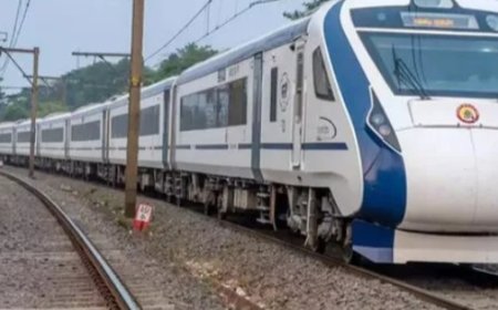 വടകരയിൽ വന്ദേഭാരത് എക്സ്പ്രസ് ഇടിച്ച് അറക്കിലാട് സ്വദേശിക്ക് ദാരുണാന്ത്യം.രണ്ടുദിവസത്തിനിടെ ഒരേമേഖലയിൽ ഇത് രണ്ടാമത്തെ മരണം,അപകടസ്ഥലത്ത്അന്വേഷണം ശക്തമാക്കിആർപിഎഫ്