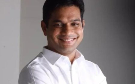 കോൺഗ്രസ് ഡിജിറ്റൽ മീഡിയ സെല്ലിൽ അഴിച്ചു പണി. ചെയർമാനായ വി.ടി ബൽറാമിനെ മാറ്റി.  ചുമതല ഹൈബി ഈഡന്.  ഇനി ‘സോഷ്യൽ മീഡിയ സെൽ' എന്നറിയപ്പെടും