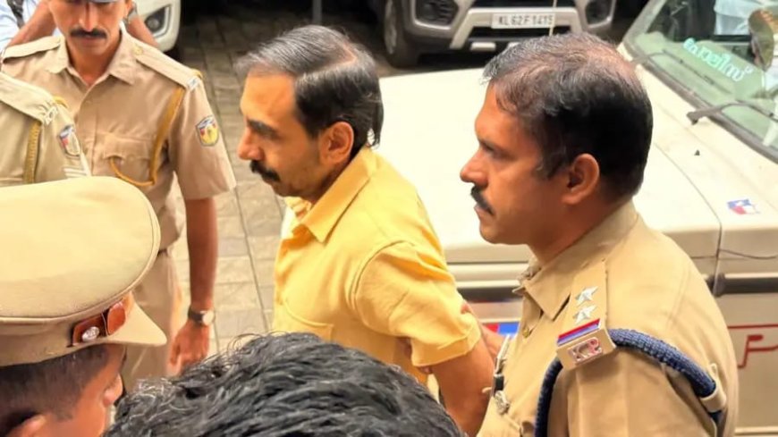 *സ്വർണക്കൊള്ള; ഉണ്ണികൃഷ്ണൻ പോറ്റി സ്വർണപ്പാളി വിറ്റത് 15 ലക്ഷത്തിന്! തെളിവ് കൈമാറി ​ഗോവർധൻ*