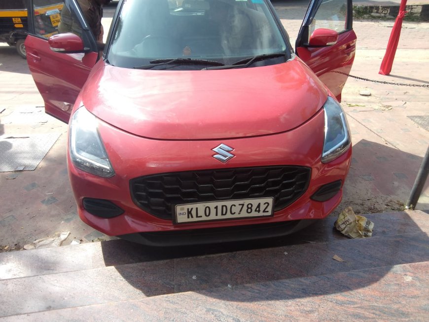 തിരുവനന്തപുരം പേട്ട പള്ളിമുക്കിൽ മരുതോടം ഗ്രൂപ്പ്‌ ഓഫ്ഫ്ലാറ്റിനു സമീപം റെഡ് കളർkL01DC 7842കാറിൽ ഡ്രൈവർ സീറ്റിൽ ഉദ്ദേശം ഒരു 50 വയസ്സ് പ്രായം തോന്നിക്കുന്ന ആളെ മരിച്ച നിലയിൽ കാണപ്പെട്ടു.പേട്ട പോലീസ് കേസെടുത്തിട്ടുണ്ട്.പേട്ട പോലീസ് കേസെടുത്തിട്ടുണ്ട്. സ്റ്റേറ്റ് ബാങ്ക് ഓഫ് ഇന്ത്യയിൽ ഇടപാടിനായി വന്ന  വ്യക്തിയാണ് മരണപ്പെട്ടതായി കാണപ്പെട്ടത്. ക്ലീനിങ് സ്റ്റാഫ് ആണ് സംഭവം ആദ്യം കണ്ടത്.