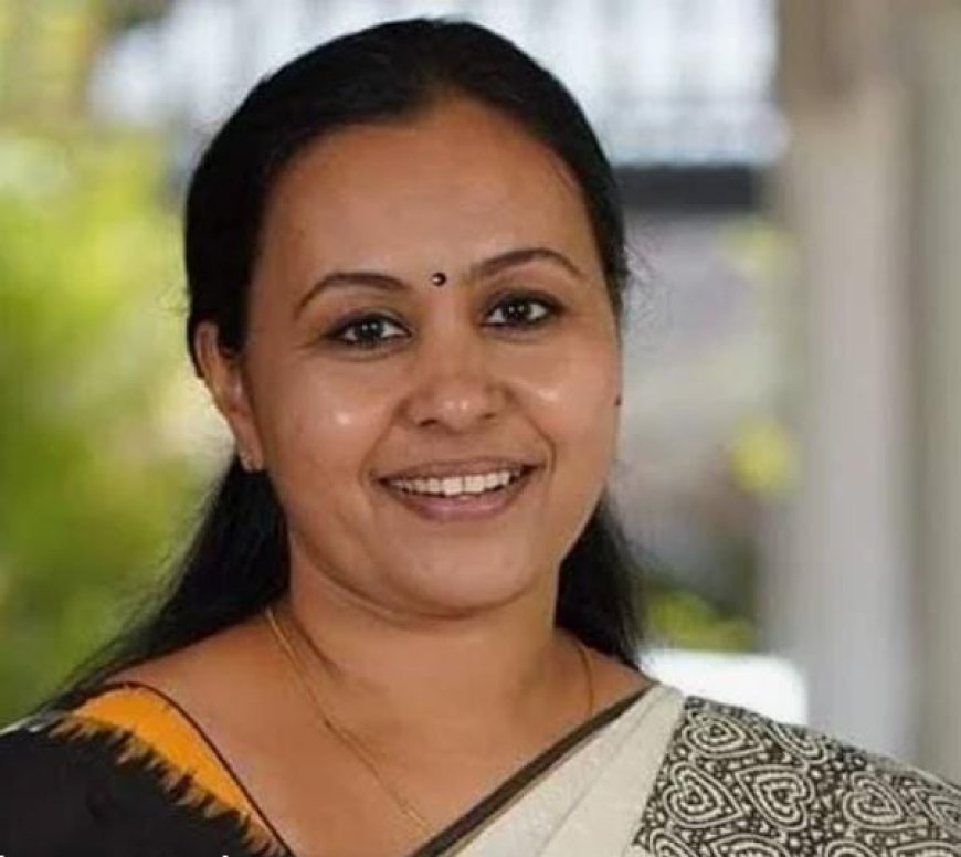 *മതിയായ ചികിത്സ ലഭിച്ചില്ലെന്ന പരാതി: മന്ത്രി റിപ്പോര്‍ട്ട് തേടി*  തിരുവനന്തപുരം മെഡിക്കല്‍ കോളേജില്‍ മതിയായ ചികിത്സ ലഭിക്കാതെ രോഗി മരിച്ചെന്ന ബന്ധുക്കളുടെ പരാതിയില്‍ അടിയന്തരമായി അന്വേഷിച്ച് റിപ്പോര്‍ട്ട് സമര്‍പ്പിക്കാന്‍ ആരോഗ്യ വകുപ്പ് മന്ത്രി വീണാ ജോര്‍ജ് മെഡിക്കല്‍ വിദ്യാഭ്യാസ വകുപ്പ് ഡയറക്ടര്‍ക്ക് നിര്‍ദേശം നല്‍കി.