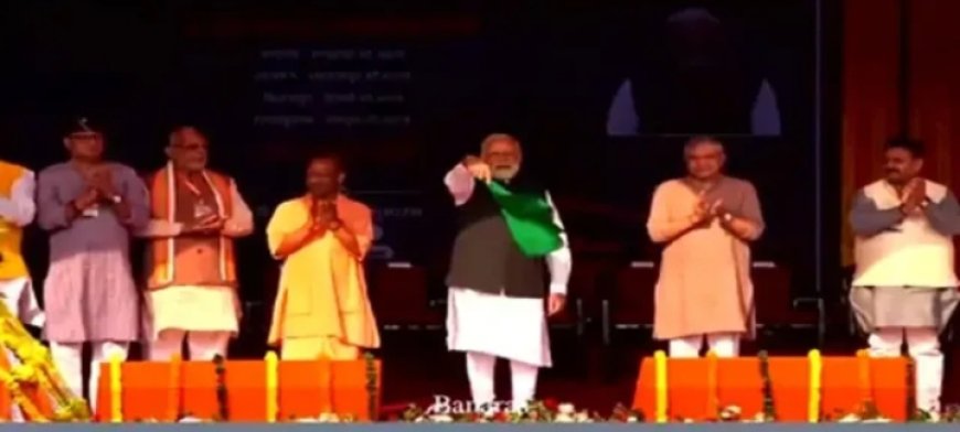 വാരണാസിയിൽ നാല് പുതിയ വന്ദേ ഭാരത് ട്രെയിനുകൾ ഫ്ലാഗ് ഓഫ് ചെയ്ത് പ്രധാനമന്ത്രി മോദി