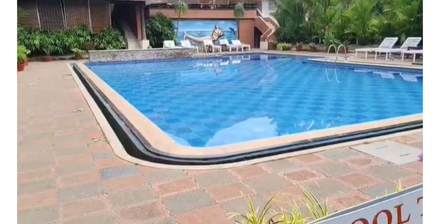 *വർക്കലയിലെ റിസോർട്ടിലെ നീന്തൽക്കുളത്തിൽ യുവാവ് മരിച്ച നിലയിൽ.. മൊഴി വിശ്വാസത്തിലെടുക്കാതെ പൊലീസ്.. അന്വേഷണം*…